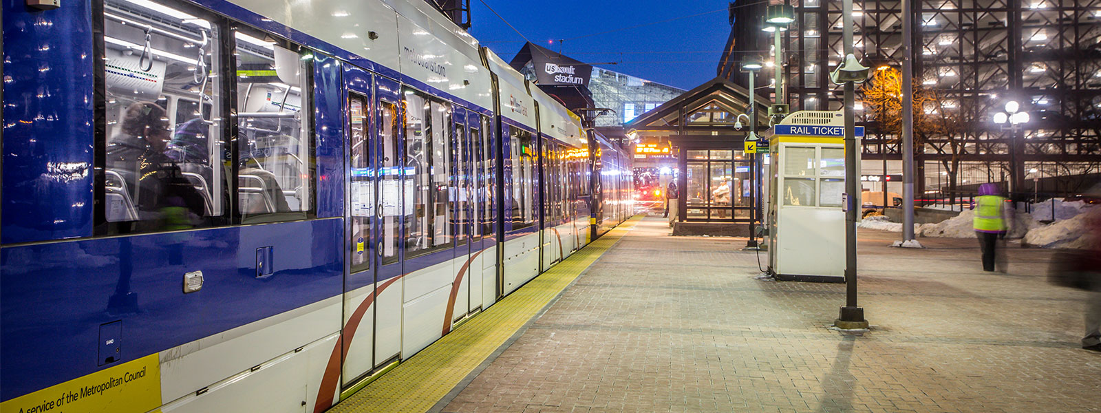 train at hiawatha station