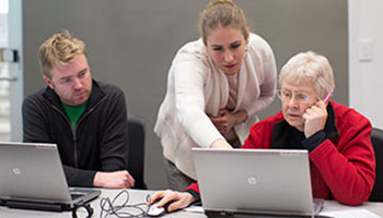 senior receiving computer help