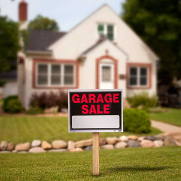 garage sale sign outside of house