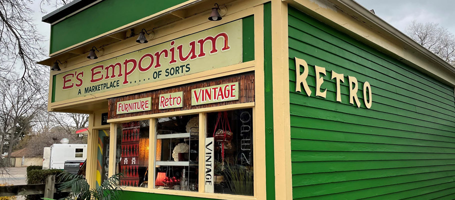 Storefront of E's Emporium, Secondhand shopping at Es Emporium, Minnehaha Ave, Minneapolis