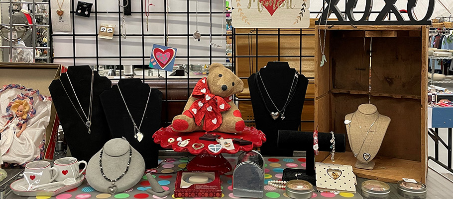 Store shelf showing jewelry displays and other gifts 
