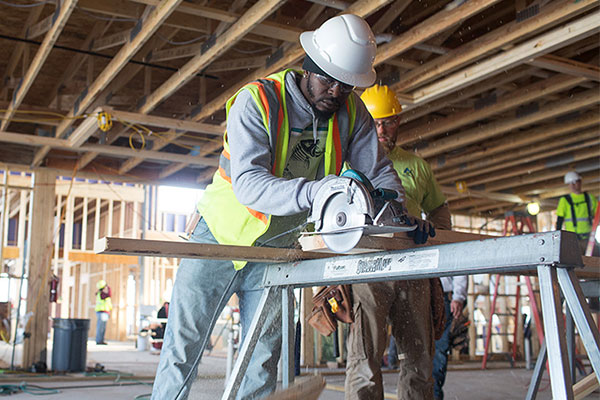 Trainee learning construction skills